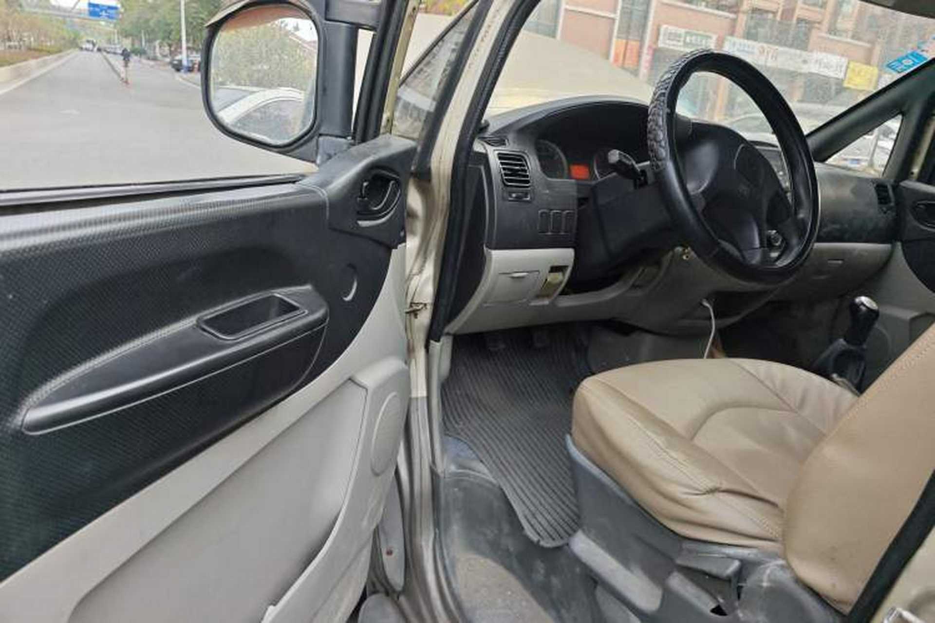 Used FORTHING Lingzhi 2013 M3 1.6L 7-Seater Luxury Model Driver Seat