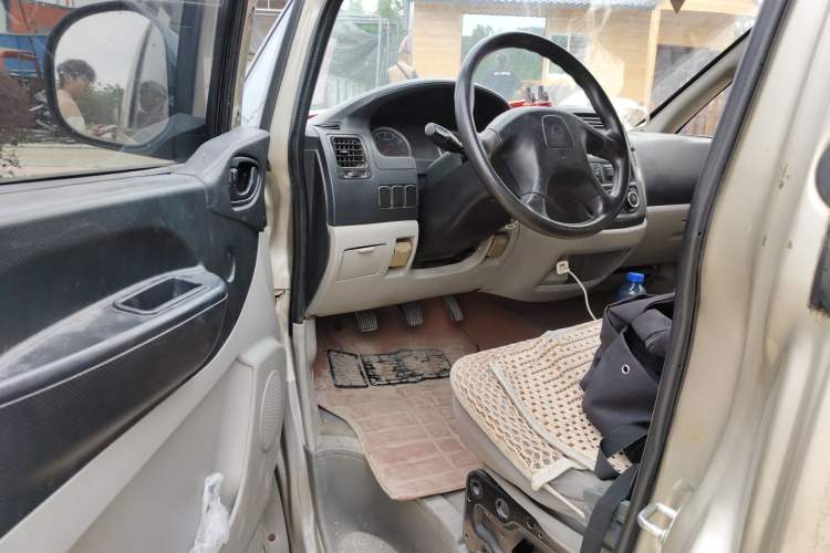 Used FORTHING Lingzhi 2013 V3 1.5L 7-Seater Standard Model II Driver Seat
