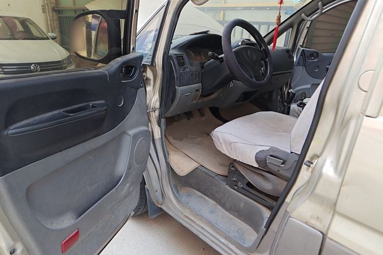 Used FORTHING Lingzhi 2013 V3 1.5L 7-Seater Luxury Model Driver Seat