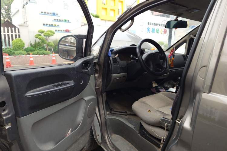 Used FORTHING Lingzhi 2013 V3 1.5L 7-Seater Standard Model II Driver Seat