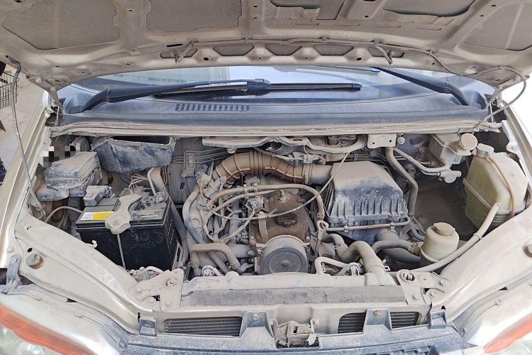 Used FORTHING Lingzhi 2013 V3 1.5L 7-Seater Luxury Model Engine Bay