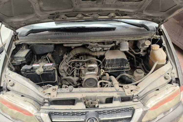 Used FORTHING Lingzhi 2013 V3 1.5L 7-Seater Comfort Model Engine Bay