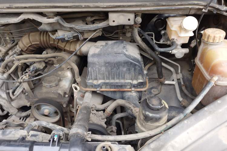 Used FORTHING Lingzhi 2013 V3 1.5L 7-Seater Standard Model II Engine Bay Left