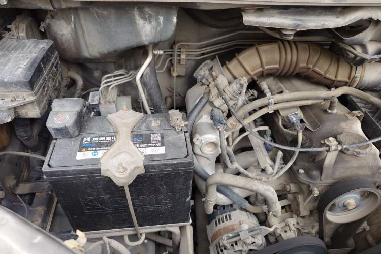 Used FORTHING Lingzhi 2013 V3 1.5L 7-Seater Standard Model II Engine Bay Right