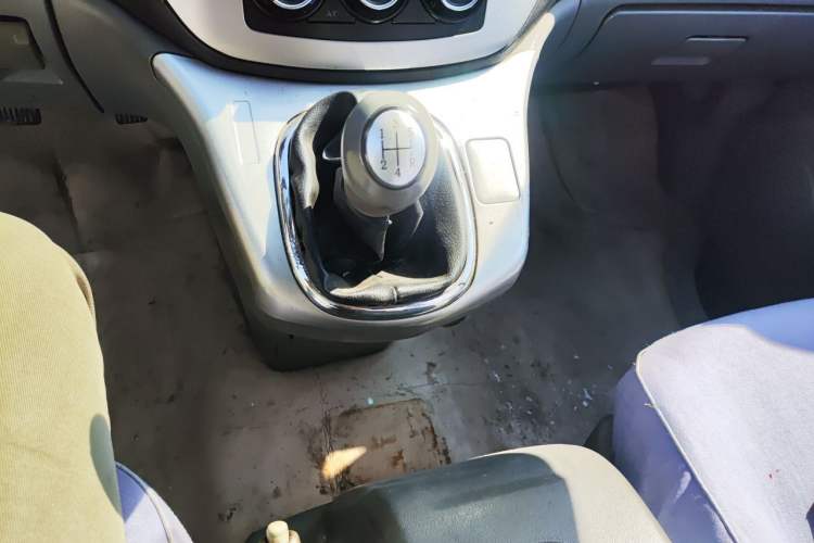 Used FORTHING Lingzhi 2013 M5 Q3 2.0L 7-seat Long-wheelbase Luxury Model Gear Lever
