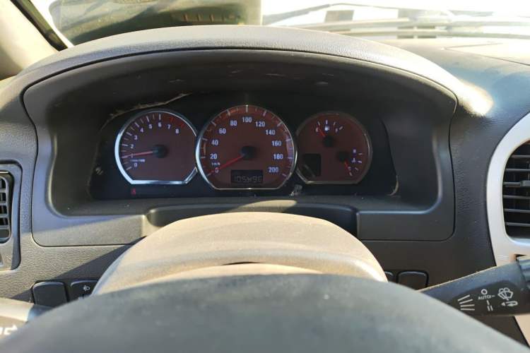Used FORTHING Lingzhi 2013 M5 Q3 2.0L 7-seat Long-wheelbase Luxury Model Instrument Cluster