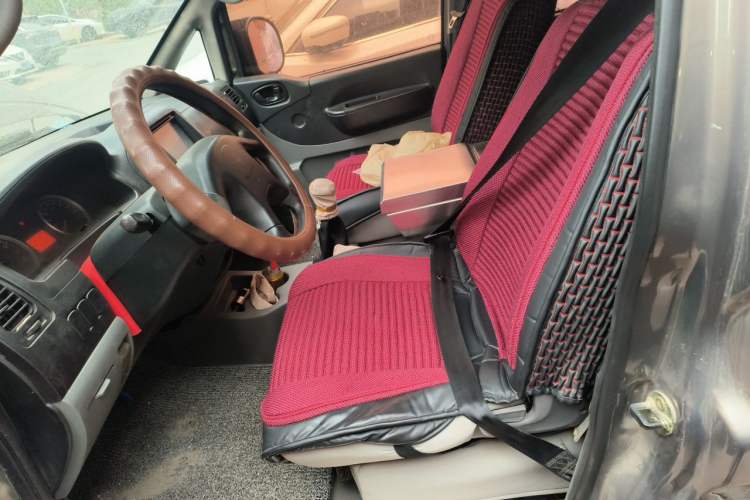 Used FORTHING Lingzhi 2013 V3 1.5L 7-Seater Comfort Model Left Front Seat