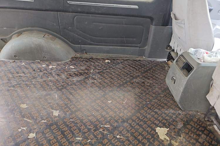 Used FORTHING Lingzhi 2013 V3 1.5L 7-Seater Luxury Model Left Rear Seat