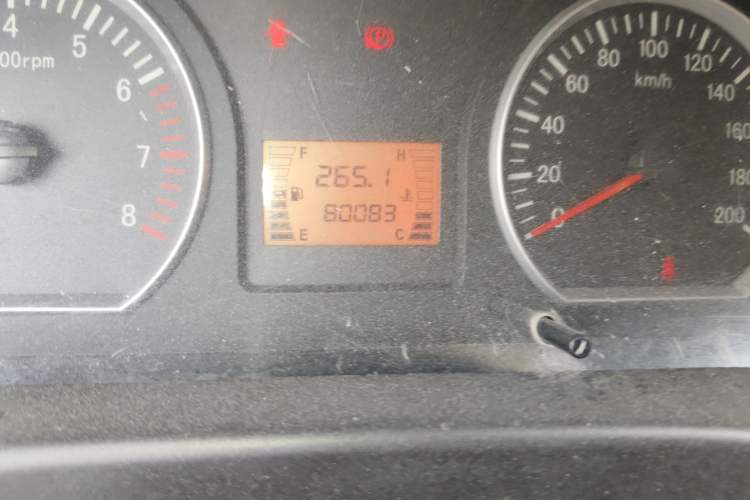 Used FORTHING Lingzhi 2013 V3 1.5L 7-Seater Standard Model II Odometer Close Up