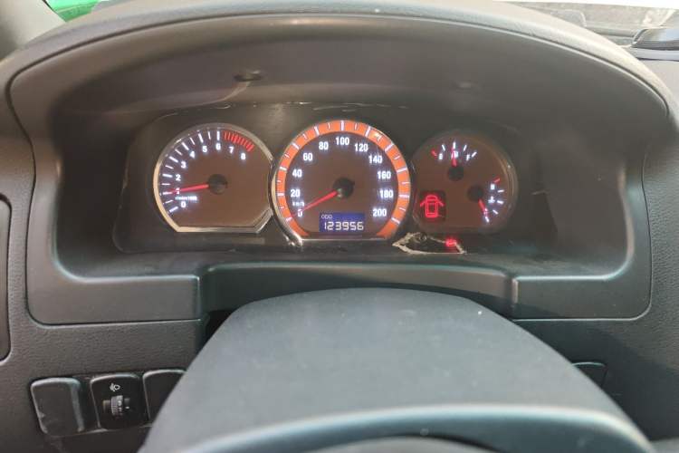 Used FORTHING Lingzhi 2013 M5 Q3 2.0L 7-seat Long-wheelbase Luxury Model Odometer Close Up