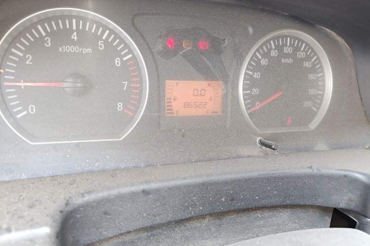 Used FORTHING Lingzhi 2013 V3 1.5L 7-Seater Luxury Model Odometer Close Up