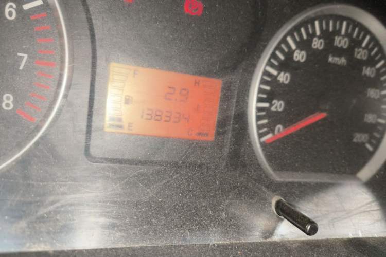 Used FORTHING Lingzhi 2013 V3 1.5L 7-Seater Comfort Model Odometer Close Up