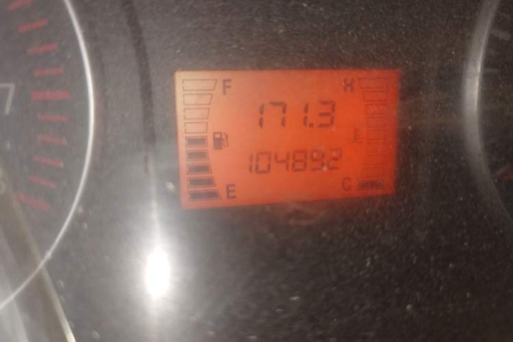 Used FORTHING Lingzhi 2013 V3 1.5L 7-Seater Standard Model II Odometer Close Up