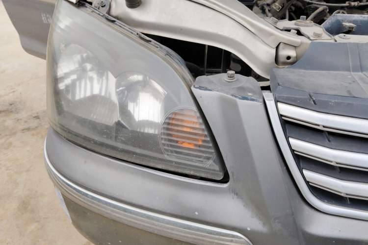 Used FORTHING Lingzhi 2013 V3 1.5L 7-Seater Standard Model II Right Front Headlight
