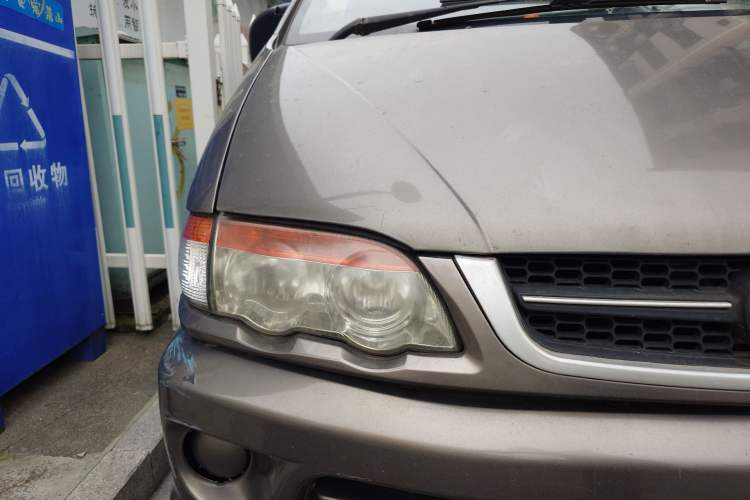 Used FORTHING Lingzhi 2013 V3 1.5L 7-Seater Standard Model II Right Front Headlight