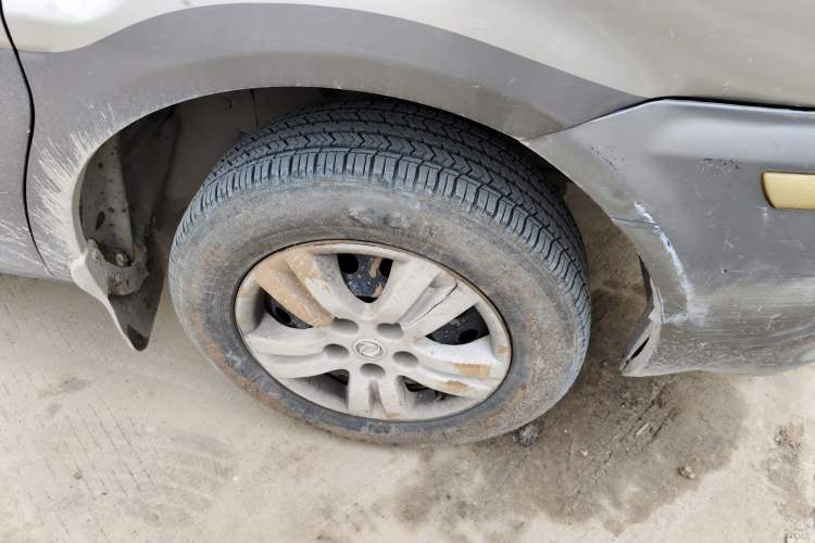 Used FORTHING Lingzhi 2013 V3 1.5L 7-Seater Standard Model II Right Front Wheel Hub