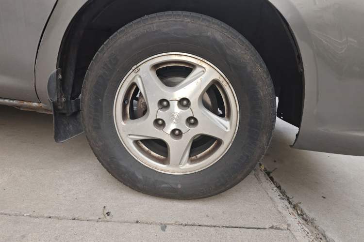Used FORTHING Lingzhi 2013 M5 Q3 2.0L 7-seat Long-wheelbase Luxury Model Right Front Wheel Hub