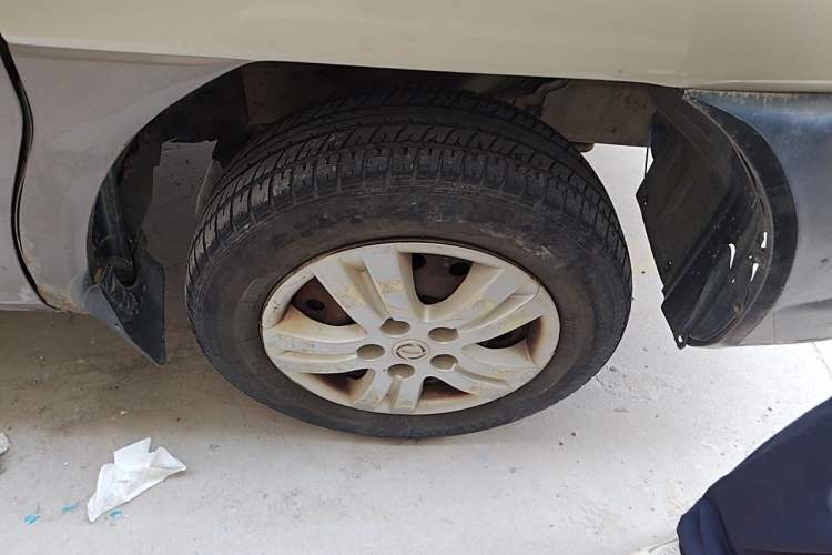 Used FORTHING Lingzhi 2013 V3 1.5L 7-Seater Luxury Model Right Front Wheel Hub