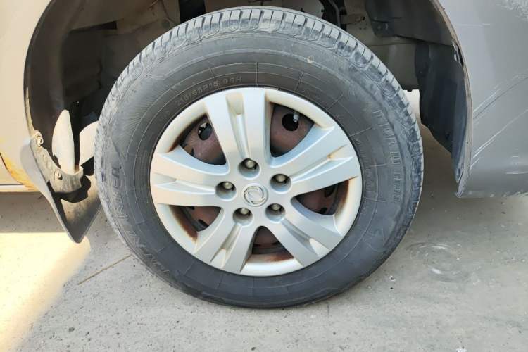 Used FORTHING Lingzhi 2013 M5 Q3 2.0L 7-seat Long-wheelbase Luxury Model Right Front Wheel Hub