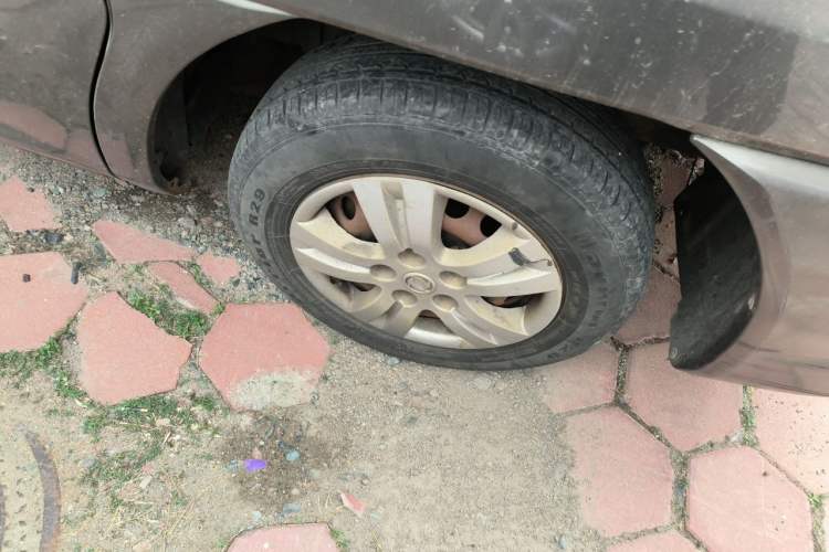 Used FORTHING Lingzhi 2013 V3 1.5L 7-Seater Comfort Model Right Front Wheel Hub