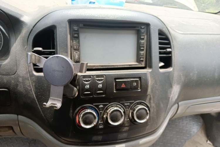 Used FORTHING Lingzhi 2013 V3 1.5L 7-Seater Standard Model II Audio And AC Panel