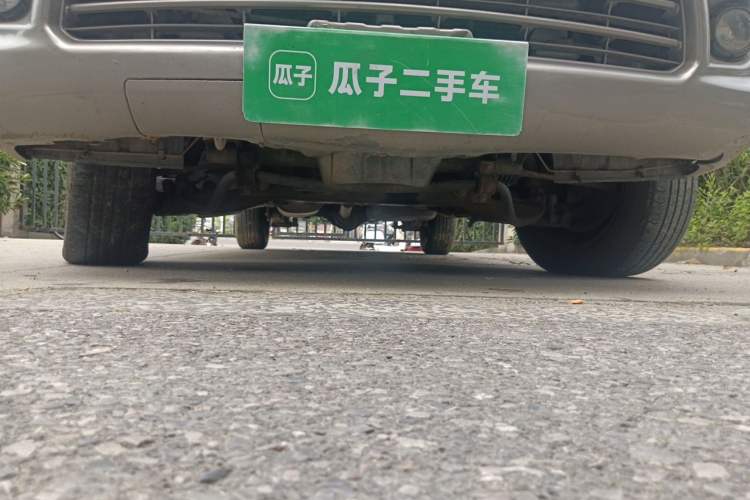 Used FORTHING Lingzhi 2013 V3 1.5L 7-Seater Standard Model II Chassis Front