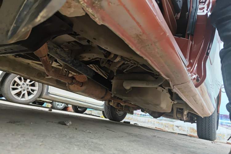 Used FORTHING Lingzhi 2013 M3 1.6L 7-Seater Comfort Model Chassis Front Left