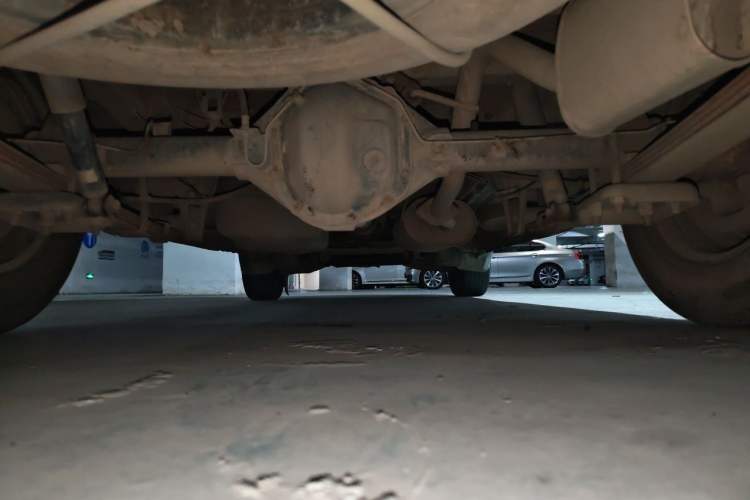 Used FORTHING Lingzhi 2013 M3 1.6L 7-Seater Comfort Model Chassis Rear