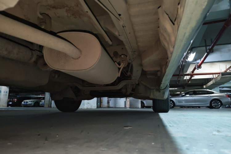 Used FORTHING Lingzhi 2013 M3 1.6L 7-Seater Comfort Model Chassis Rear Right