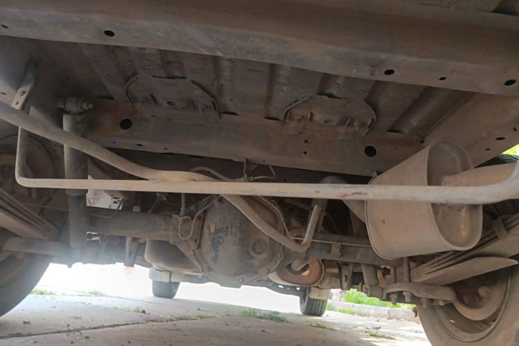 Used FORTHING Lingzhi 2013 V3 1.5L 7-Seater Standard Model II Chassis Rear