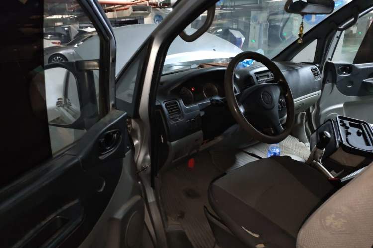 Used FORTHING Lingzhi 2013 M3 1.6L 7-Seater Comfort Model Driver Seat