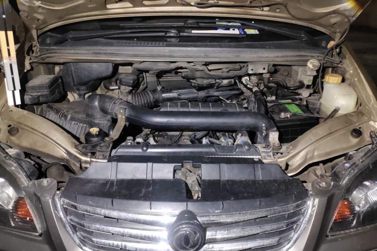 Used FORTHING Lingzhi 2013 M5 Q7 2.0L 7-Seater Long-Wheelbase Comfort Model Engine Bay