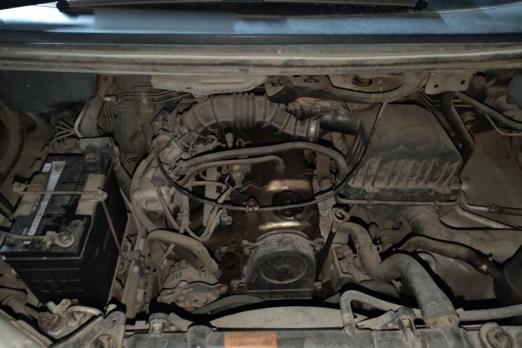Used FORTHING Lingzhi 2013 M3 1.6L 7-Seater Comfort Model Engine Bay