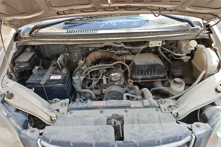 Used FORTHING Lingzhi 2013 M3 1.6L 7-Seater Comfort Model Engine Bay