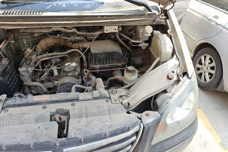 Used FORTHING Lingzhi 2013 M3 1.6L 7-Seater Comfort Model Engine Bay Left