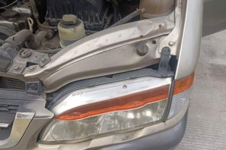 Used FORTHING Lingzhi 2013 V3 1.5L 7-Seater Standard Model II Engine Bay Left