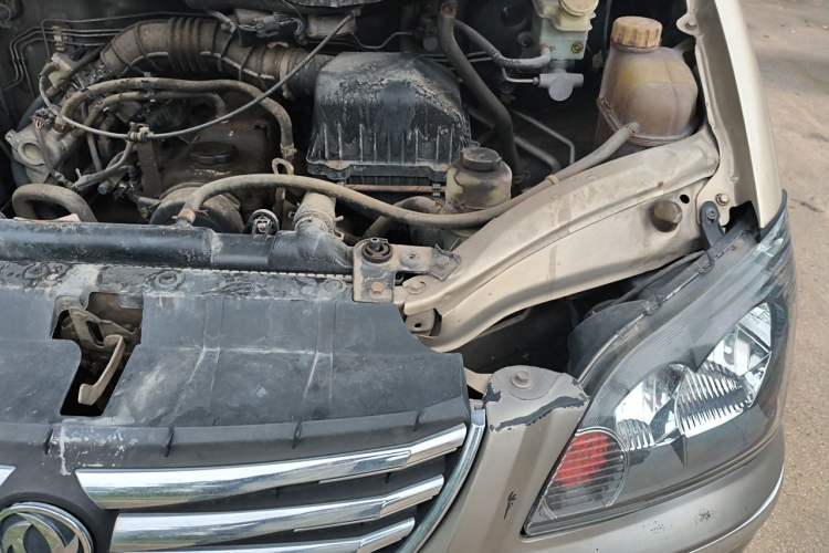 Used FORTHING Lingzhi 2013 M3 1.6L 7-Seater Comfort Model Engine Bay Left