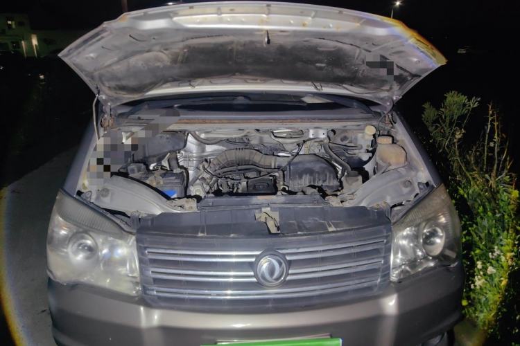 Used FORTHING Lingzhi 2013 M3 1.6L 7-Seater Luxury Model Engine Bay