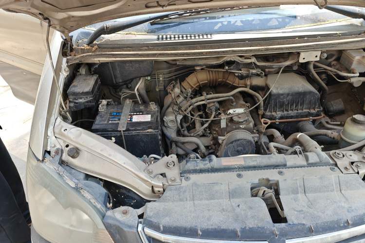 Used FORTHING Lingzhi 2013 M3 1.6L 7-Seater Comfort Model Engine Bay Right