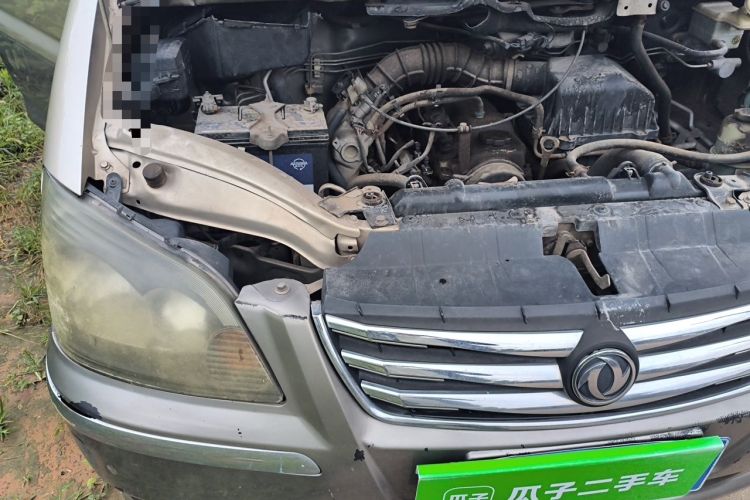 Used FORTHING Lingzhi 2013 M3 1.6L 7-Seater Comfort Model Engine Bay Right