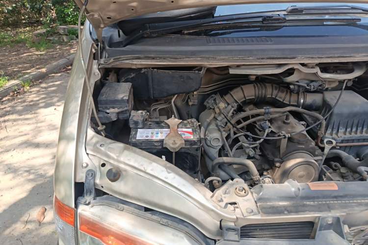 Used FORTHING Lingzhi 2013 V3 1.5L 7-Seater Standard Model II Engine Bay Right