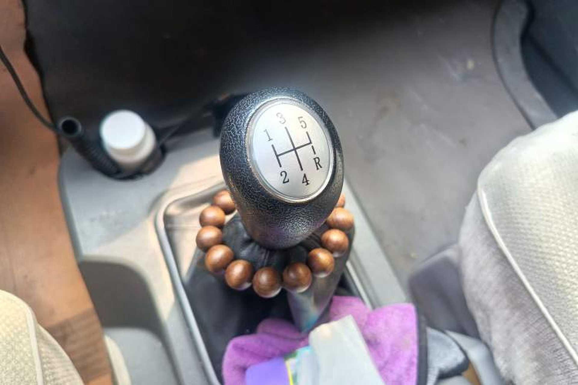 Used FORTHING Lingzhi 2013 V3 1.5L 7-Seater Standard Model II Gear Lever