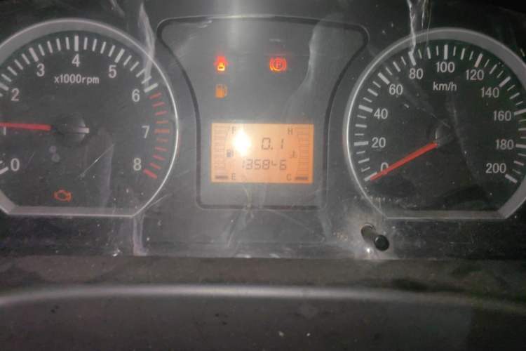 Used FORTHING Lingzhi 2013 M3 1.6L 7-Seater Luxury Model Odometer Close Up