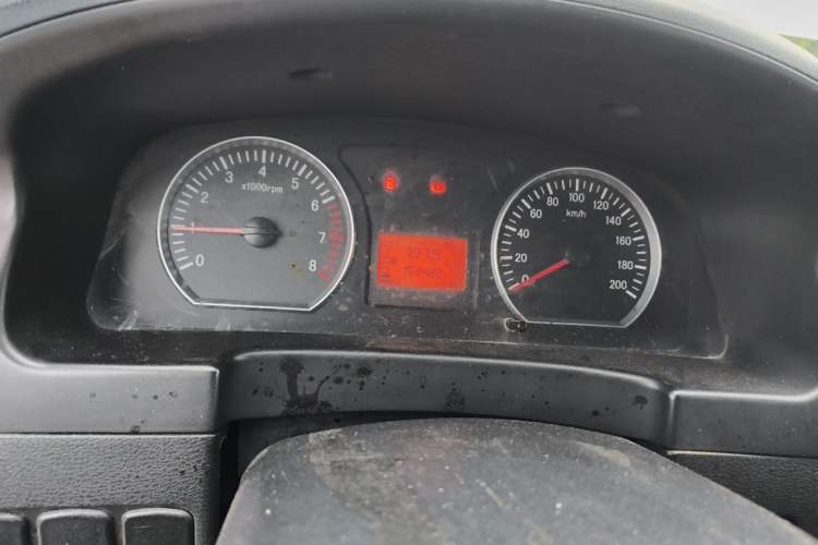 Used FORTHING Lingzhi 2013 M3 1.6L 7-Seater Comfort Model Odometer Close Up