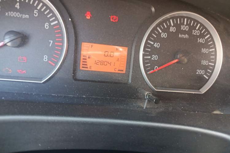 Used FORTHING Lingzhi 2013 V3 1.5L 7-Seater Standard Model II Odometer Close Up