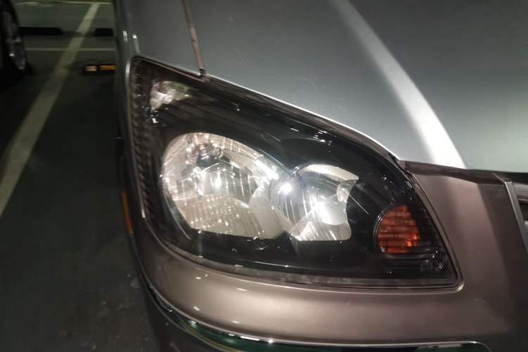Used FORTHING Lingzhi 2013 M3 1.6L 7-Seater Comfort Model Right Front Headlight