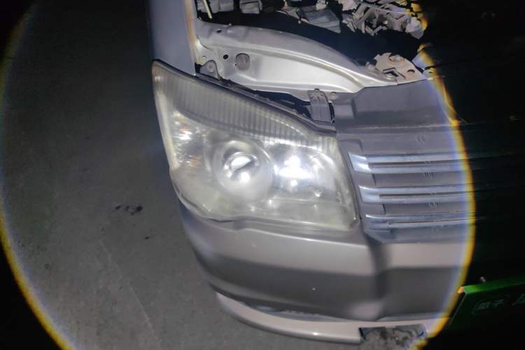 Used FORTHING Lingzhi 2013 M3 1.6L 7-Seater Luxury Model Right Front Headlight