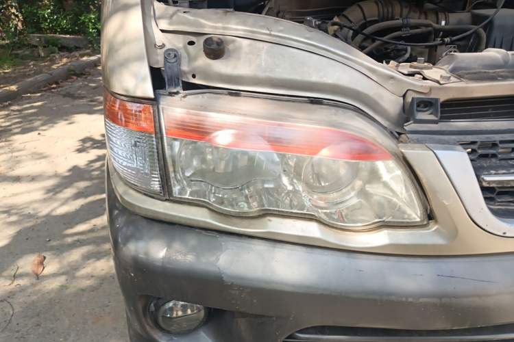 Used FORTHING Lingzhi 2013 V3 1.5L 7-Seater Standard Model II Right Front Headlight