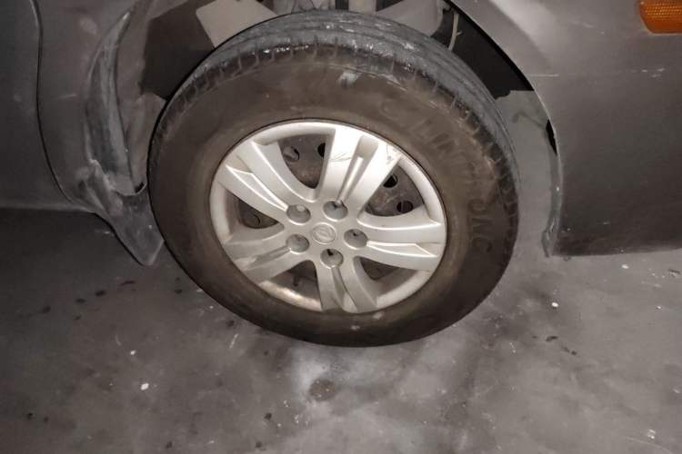 Used FORTHING Lingzhi 2013 M5 Q7 2.0L 7-Seater Long-Wheelbase Comfort Model Right Front Wheel Hub