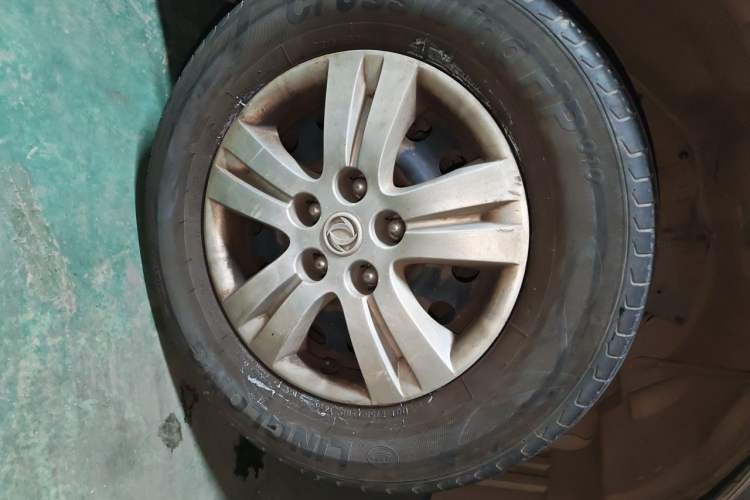 Used FORTHING Lingzhi 2013 M3 1.6L 7-Seater Comfort Model Right Front Wheel Hub